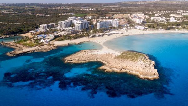 Ile leci się na Cypr - plaża w Ayia Napa